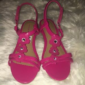 NEVER WORN Hot pink 1”1/2 cork bottom flower heels